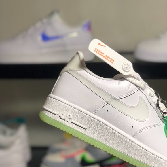 smiley face nike air force